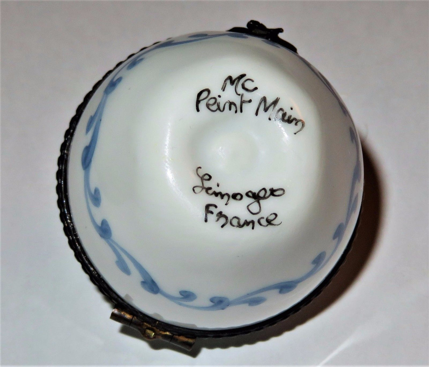 LIMOGES FRANCE BOX~ VINTAGE FLORAL APPLE ~ PINK ROSES ~ SIGNED "MC" ~ PEINT MAIN