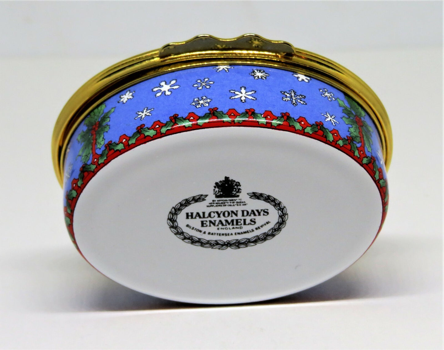 HALCYON DAYS ENAMEL BOX - CHRISTMAS SCENE - SNOWMAN & CHILDREN & SNOWFLAKES