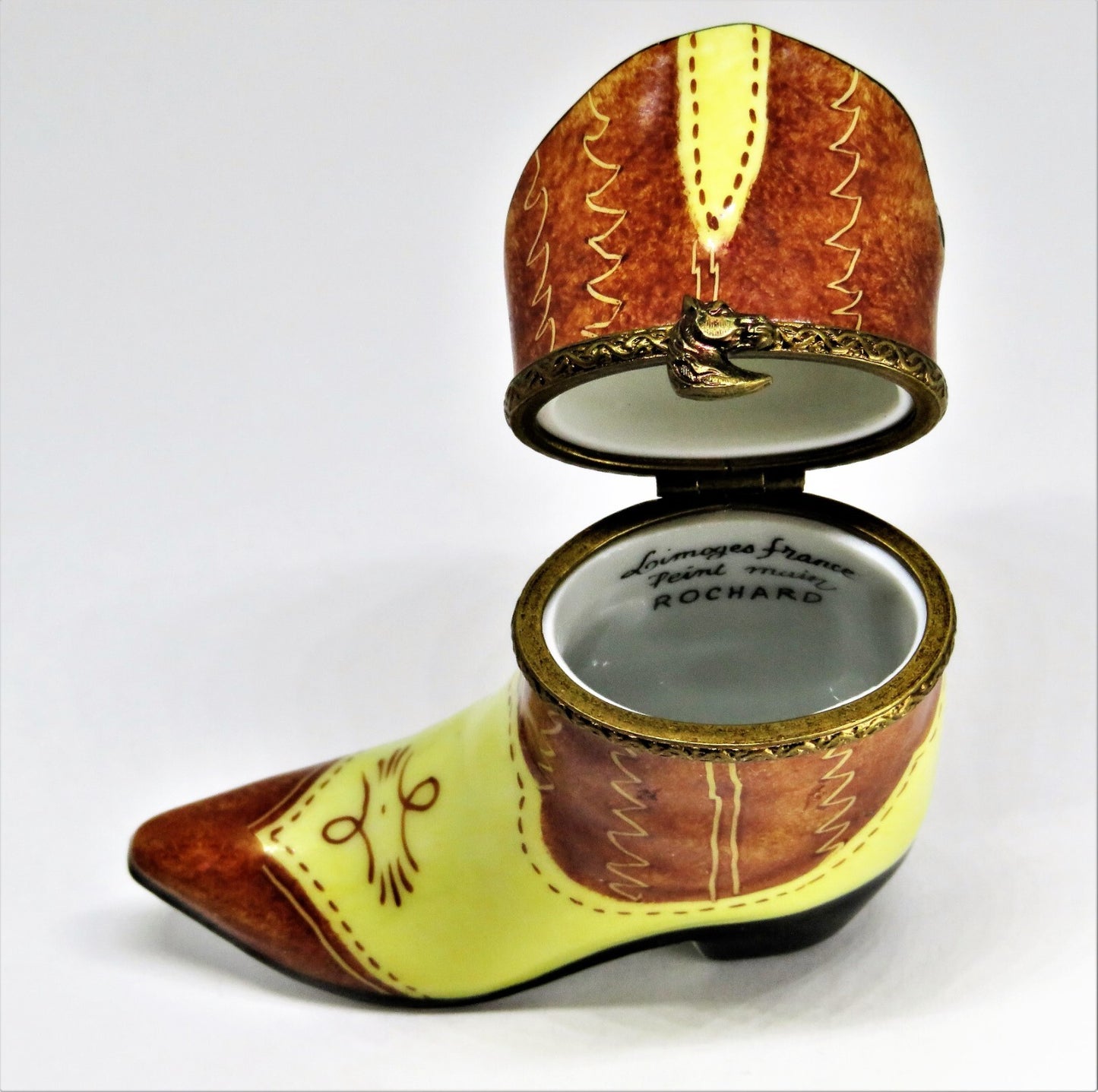 LIMOGES BOX - ROCHARD - BEIGE & BROWN WESTERN COWBOY BOOT - TEXAS - HORSE CLASP