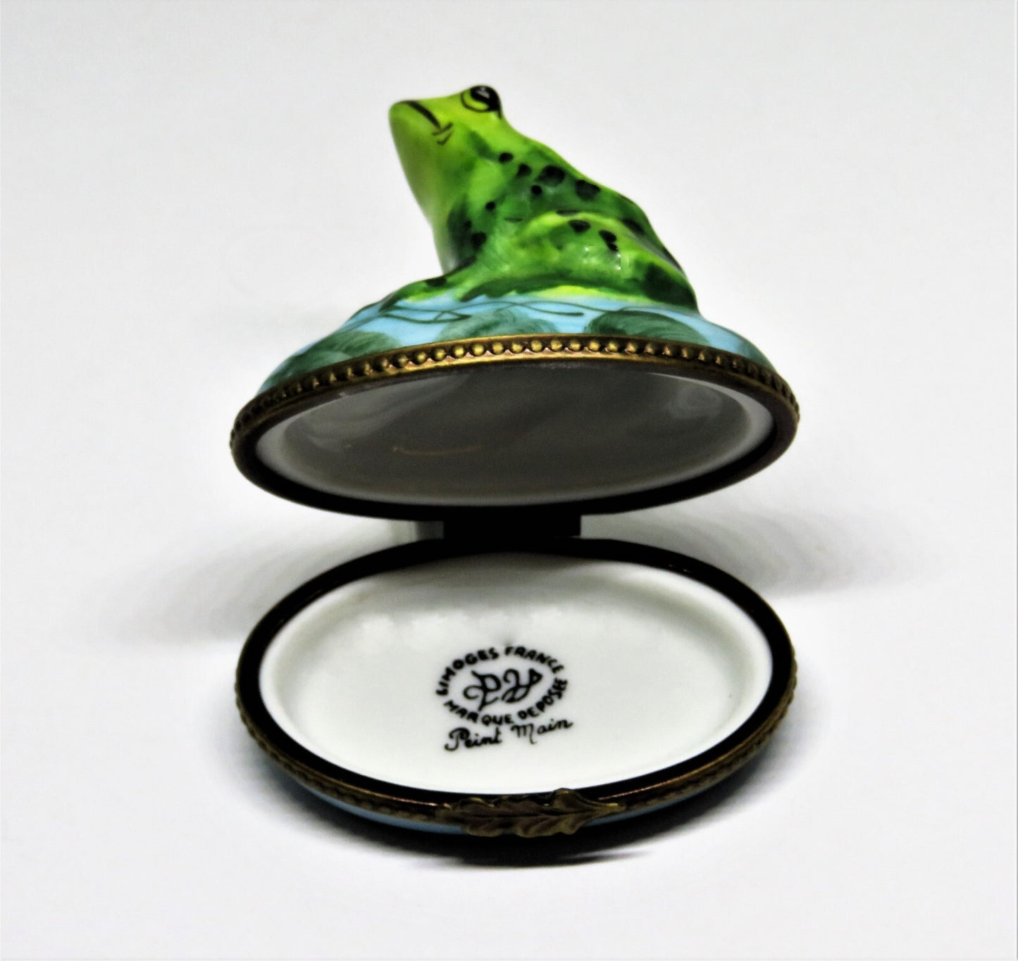 LIMOGES FRANCE BOX - PARRY-VIEILLE - VINTAGE FROG IN A POND - LILY PADS