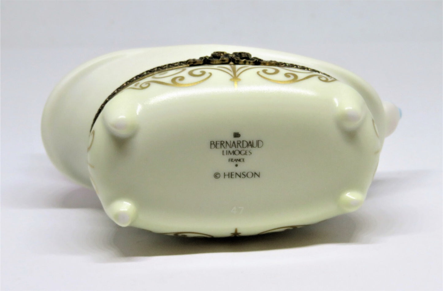LIMOGES BOX- MISS PIGGY & DOG FOO-FOO IN A BUBBLE BATH - MUPPETS - SESAME STREET