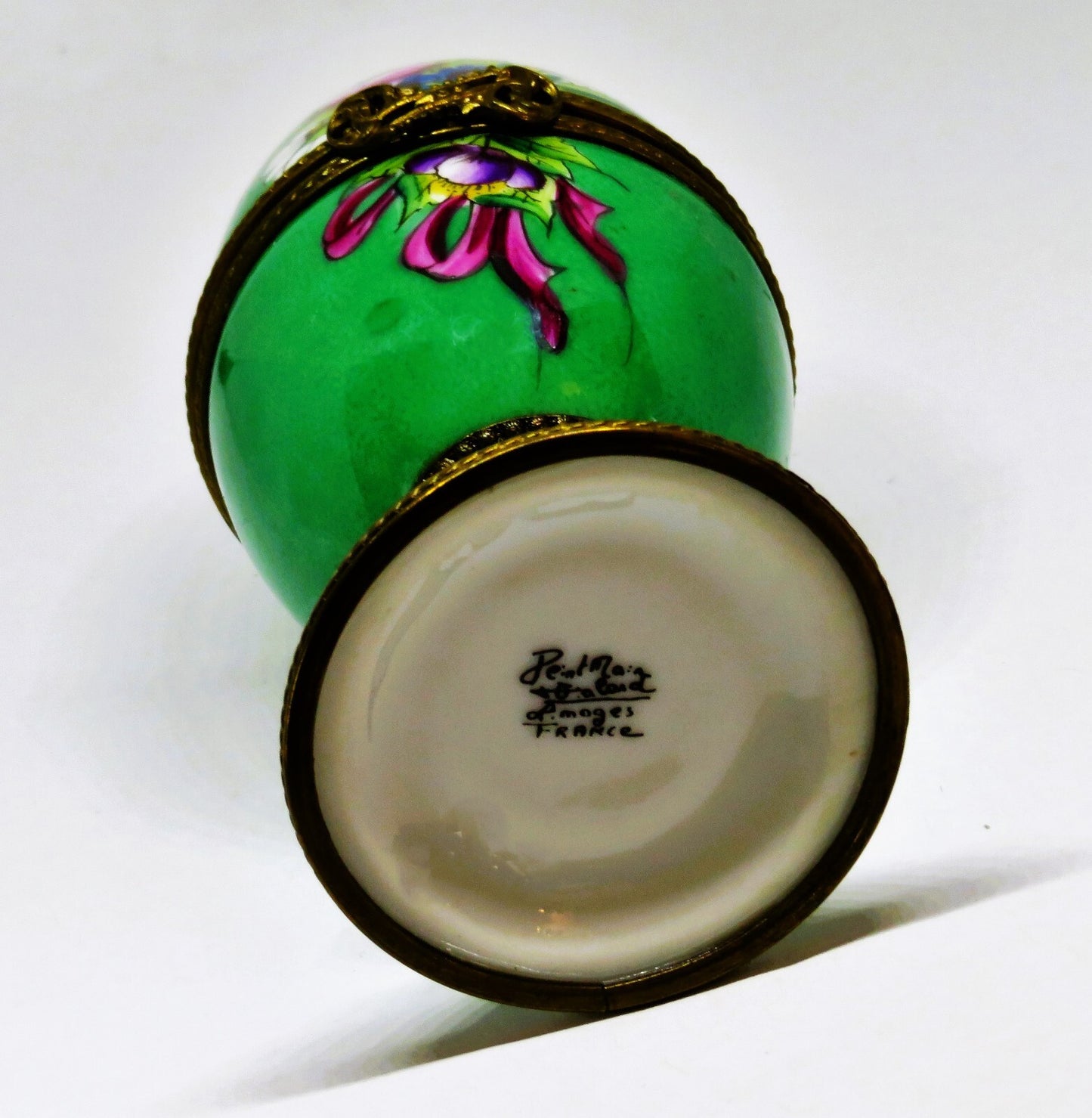 LIMOGES BOX - VIALARD - EASTER EGG ON A PEDESTAL - BOUQUET OF FLOWERS - "AS IS"