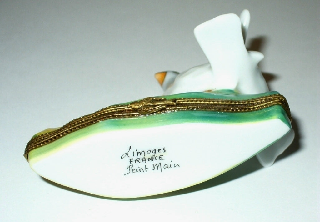 LIMOGES FRANCE BOX - THANKSGIVING - WHITE FANTAIL DOVE ON AN EAR OF CORN - BIRDS