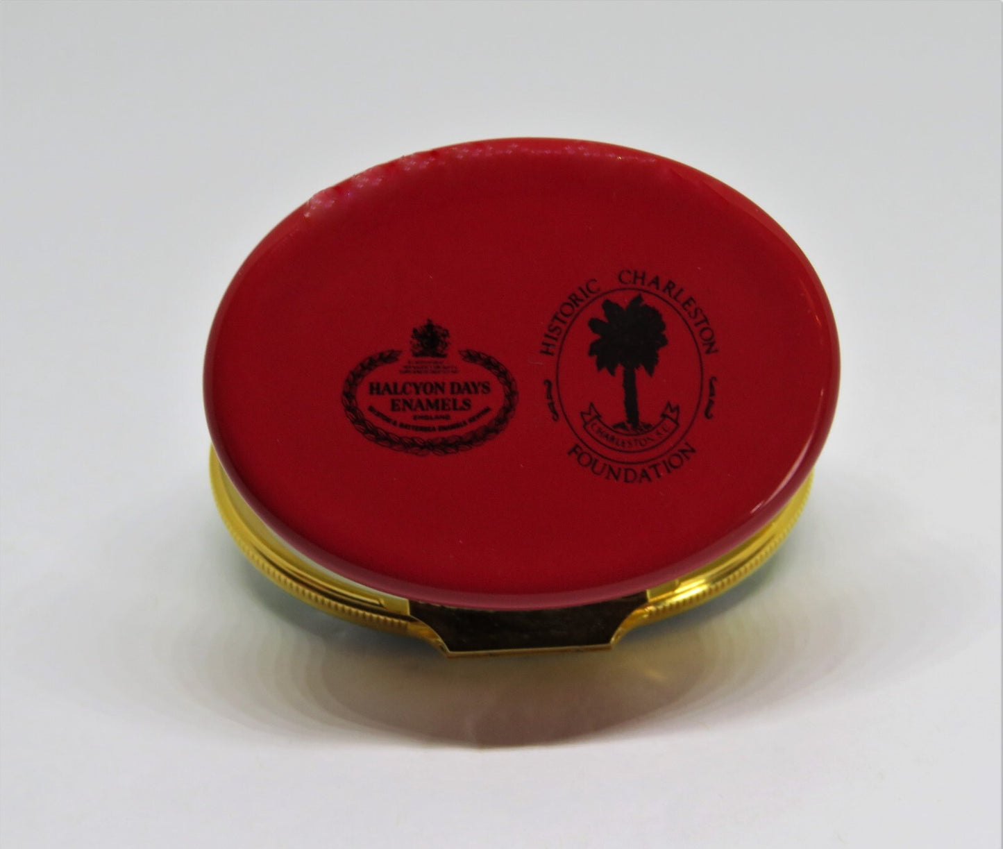 HALCYON DAYS ENAMEL BOX- "A PRESENT FROM CHARLESTON" SC - HORSE & CARRIAGE - MIB