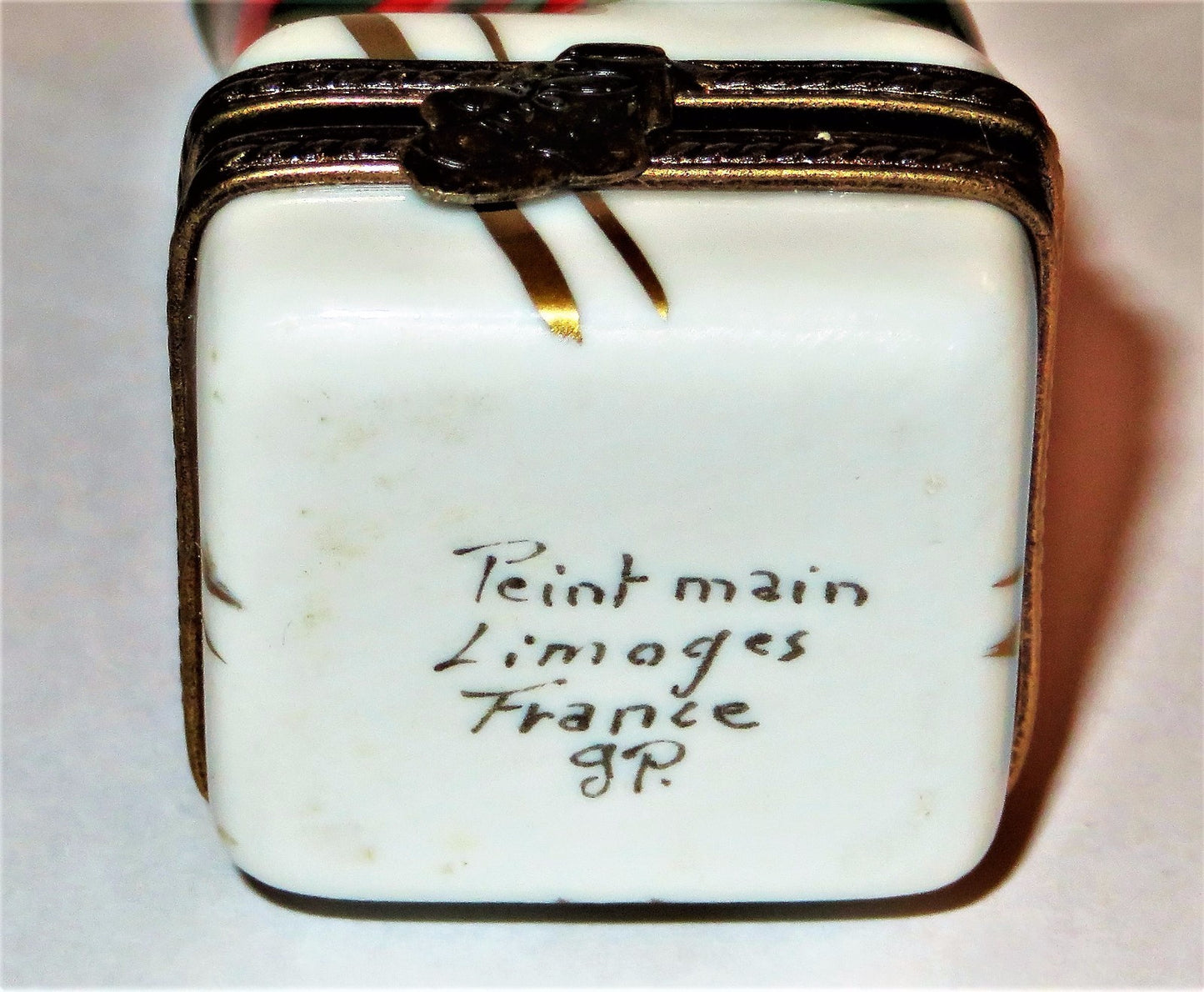 LIMOGES FRANCE BOX ~ CHRISTMAS STOCKING & GIFTS ~ PRESENTS & HOLLY ~ PEINT MAIN