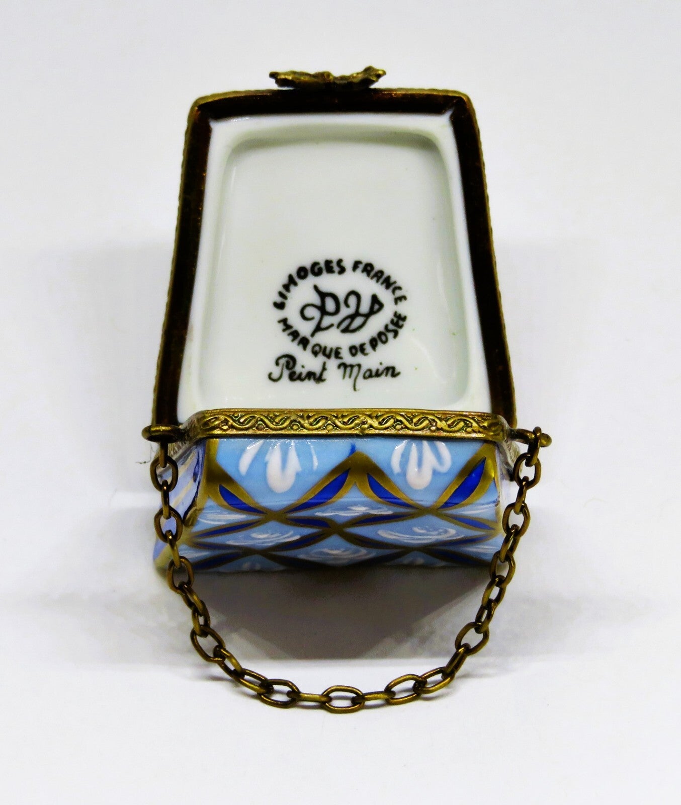 LIMOGES FRANCE BOX - PARRY-VIEILLE - TWO TONE BLUE PURSE & CHAIN - WHITE ROSES