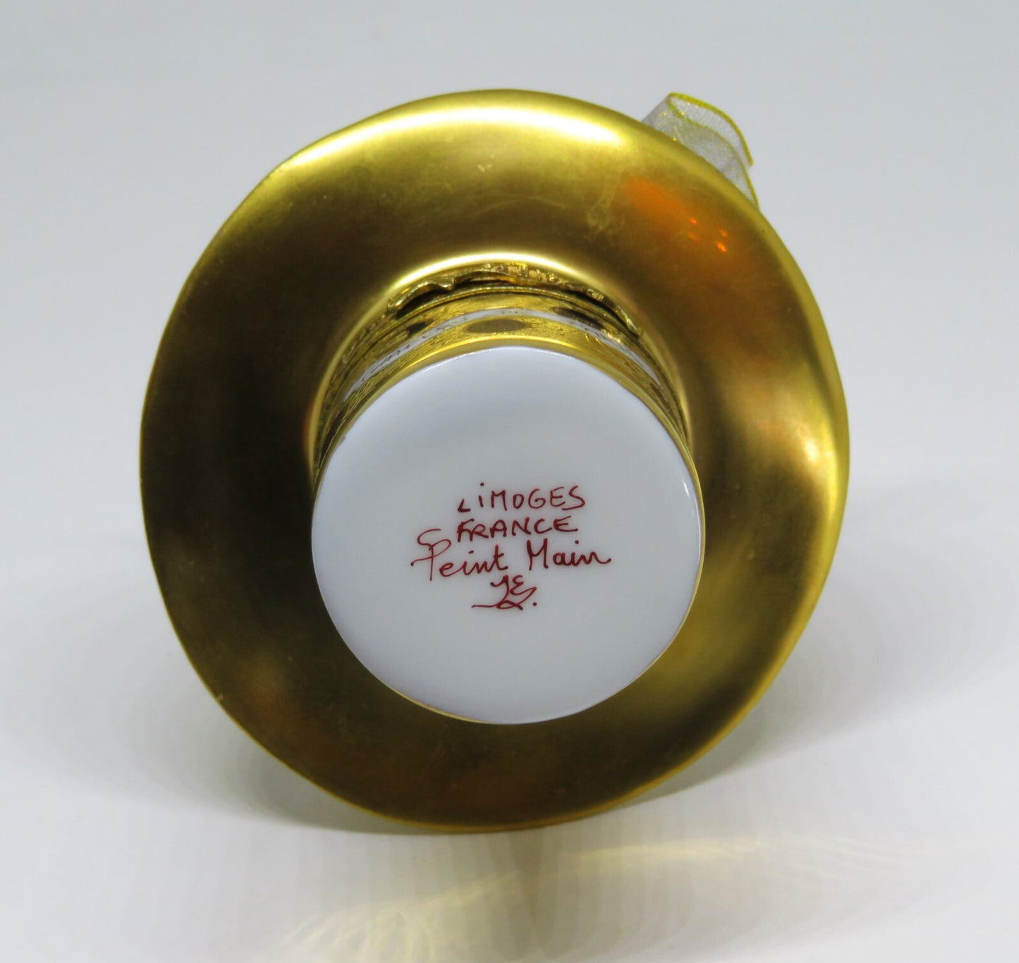 LIMOGES FRANCE BOX - GOLD INCRUSTATION "CHAPEAU DE PARIS" HAT - GOLD LAME FLOWER