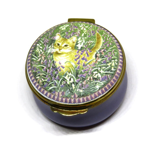 How to Care for Vintage Porcelain: Cleaning, Storing, and Display Tips