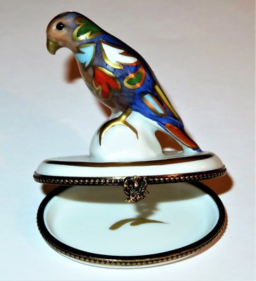 LIMOGES FRANCE BOX -PARROT- MULTI-COLORED FEATHERS & LEAVES -FLOWER CLASP- BIRDS