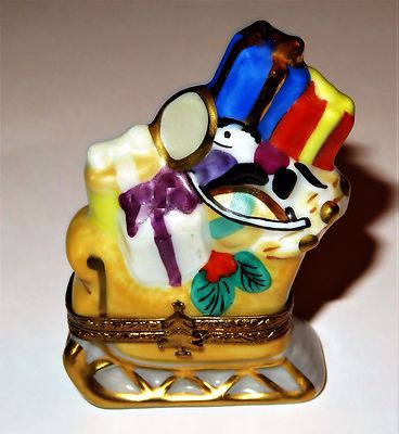 LIMOGES BOX - CHRISTMAS - SANTA CLAUS SLEIGH - HOLLY & GIFTS & TOYS - REINDEER