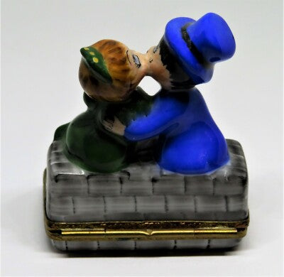 LIMOGES BOX ~ PIERRE ARQUIE ~ BOY & GIRL KISSING ~ COUPLE IN LOVE ~ ANNIVERSARY
