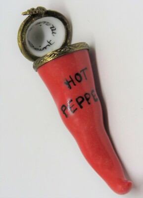 LIMOGES BOX ~ SMALL RED HOT CHILI PEPPER & BEE ~SOUTHWESTERN CUISINE~ PEINT MAIN