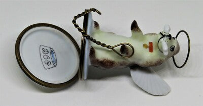 LIMOGES FRANCE BOX ~ SPANIEL DOG & WINGS - ANGEL DOG ~ LEASH CLASP ~ PEINT MAIN