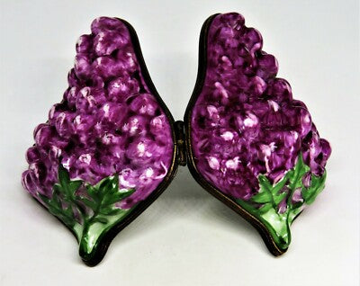 LIMOGES FRANCE BOX - LARGE BUNCH OF PURPLE GRAPES - STEM & LEAVES - FRUITS