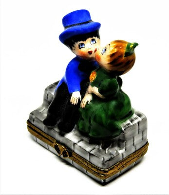 LIMOGES BOX ~ PIERRE ARQUIE ~ BOY & GIRL KISSING ~ COUPLE IN LOVE ~ ANNIVERSARY