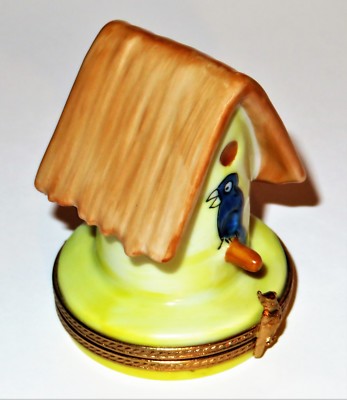 LIMOGES FRANCE BOX ~ BIRD HOUSE & STRAW THATCHED ROOF & BLUE BIRD ~ PEINT MAIN