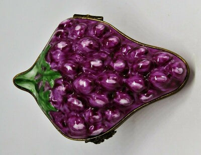 LIMOGES FRANCE BOX - LARGE BUNCH OF PURPLE GRAPES - STEM & LEAVES - FRUITS