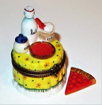LIMOGES BOX - PV - TABLE & CHERRY TART & REMOVABLE WEDGE - BAKING INGREDIENTS