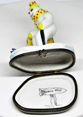 LIMOGES BOX - CHRISTMAS - SNOWMAN/SNOWLADY WITH SCARF & HAT SKIING TO NORTH POLE