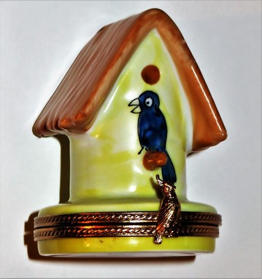 LIMOGES FRANCE BOX ~ BIRD HOUSE & STRAW THATCHED ROOF & BLUE BIRD ~ PEINT MAIN