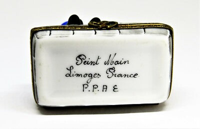 LIMOGES BOX ~ PIERRE ARQUIE ~ BOY & GIRL KISSING ~ COUPLE IN LOVE ~ ANNIVERSARY