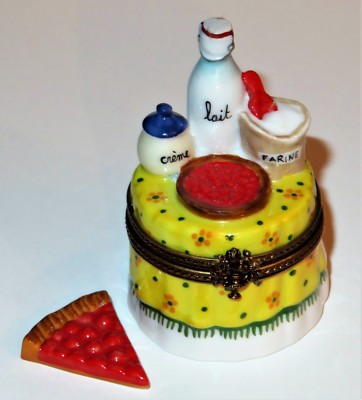 LIMOGES BOX - PV - TABLE & CHERRY TART & REMOVABLE WEDGE - BAKING INGREDIENTS