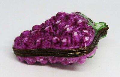 LIMOGES FRANCE BOX - LARGE BUNCH OF PURPLE GRAPES - STEM & LEAVES - FRUITS