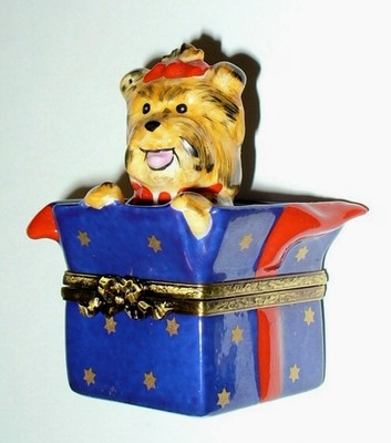 LIMOGES FRANCE BOX~ ELDA ~ YORKSHIRE TERRIER DOG IN GIFT BOX ~YORKIE~ PEINT MAIN