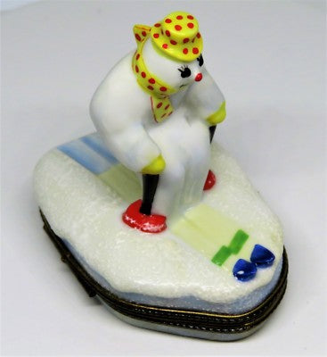 LIMOGES BOX - CHRISTMAS - SNOWMAN/SNOWLADY WITH SCARF & HAT SKIING TO NORTH POLE