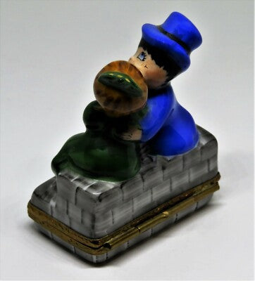 LIMOGES BOX ~ PIERRE ARQUIE ~ BOY & GIRL KISSING ~ COUPLE IN LOVE ~ ANNIVERSARY