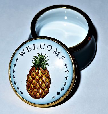 STAFFORDSHIRE ENGLISH ENAMEL BOX - HAWAIIAN PINEAPPLE - FRUITS - "WELCOME" - MIB