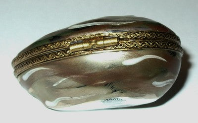 LIMOGES BOX ~ LAGLORIETTE ~ OYSTER SHELL & GOLD PEARL ~ PEINT MAIN - MIB