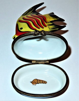 LIMOGES FRANCE BOX- VINTAGE ANGEL FISH -ROCKS & SEAWEED- SPIRAL SEA SHELL INSIDE