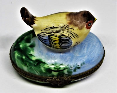 LIMOGES BOX- PARRY-VIEILLE - VINTAGE BIRD & TREE BRANCHES - SPARROW - LEAF CLASP