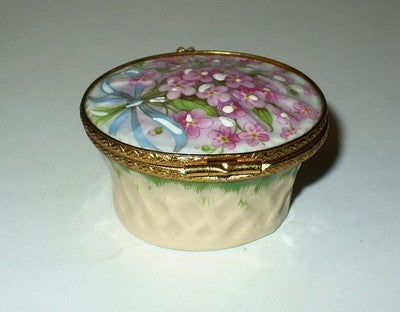 LIMOGES BOX ~FLOWER BASKET~ PINK FORGET-ME-NOTS ~ BLUE RIBBON & BOW ~PEINT MAIN