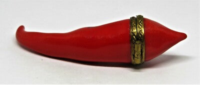 LIMOGES BOX ~ SMALL RED HOT CHILI PEPPER & BEE ~SOUTHWESTERN CUISINE~ PEINT MAIN