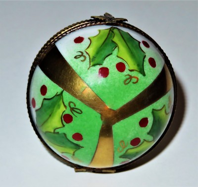 LIMOGES BOX- ELDA - CHRISTMAS TREE ORNAMENT -HOLLY & GOLD RIBBON- 3D SANTA CLAUS