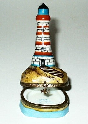 LIMOGES BOX~ LIGHTHOUSE ON AN ISLAND ~ ANCHOR CLASP ~ BEACH & OCEAN ~ PEINT MAIN