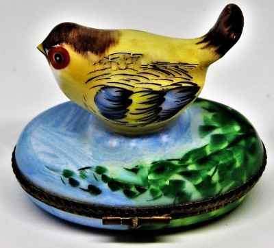 LIMOGES BOX- PARRY-VIEILLE - VINTAGE BIRD & TREE BRANCHES - SPARROW - LEAF CLASP