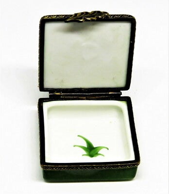 LIMOGES FRANCE BOX - EXIMIOUS - ZEBRA IN THE JUNGLE - LEAF CLASP - FERN INSIDE