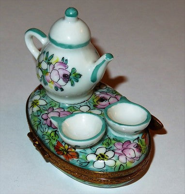 LIMOGES FRANCE BOX - TEAPOT & CUPS ON A FLOWERY BASE & SPOON - ROSES - HSN - LE