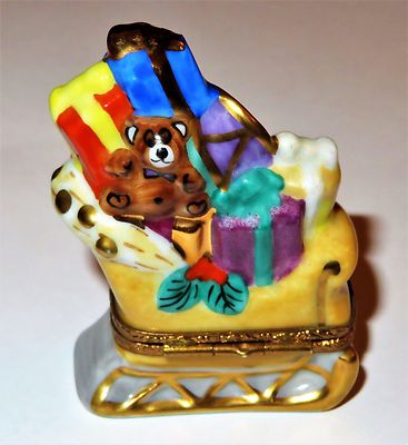 LIMOGES BOX - CHRISTMAS - SANTA CLAUS SLEIGH - HOLLY & GIFTS & TOYS - REINDEER