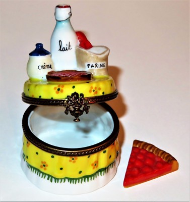LIMOGES BOX - PV - TABLE & CHERRY TART & REMOVABLE WEDGE - BAKING INGREDIENTS