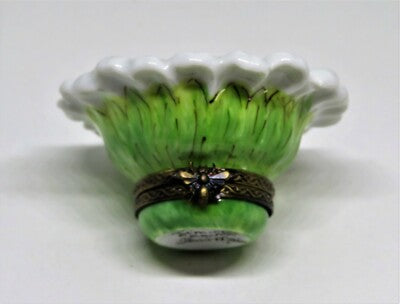 LIMOGES FRANCE BOX - CLASSIC WHITE DAISY - FLOWERS - BEE CLASP & BEE INSIDE
