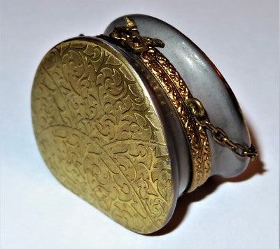LIMOGES FRANCE BOX- GOLD INCRUSTATION PURSE & CHAIN - LEAF & SCROLL DESIGN - BAG