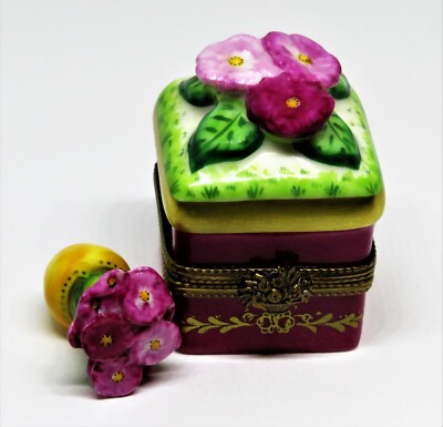 LIMOGES FRANCE BOX - FLORAL CHEST & 3D FLOWERS - REMOVABLE FLOWER VASE - LE