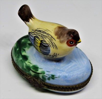 LIMOGES BOX- PARRY-VIEILLE - VINTAGE BIRD & TREE BRANCHES - SPARROW - LEAF CLASP