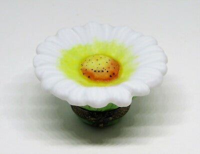 LIMOGES FRANCE BOX - CLASSIC WHITE DAISY - FLOWERS - BEE CLASP & BEE INSIDE