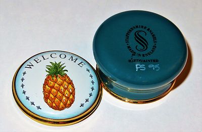 STAFFORDSHIRE ENGLISH ENAMEL BOX - HAWAIIAN PINEAPPLE - FRUITS - "WELCOME" - MIB