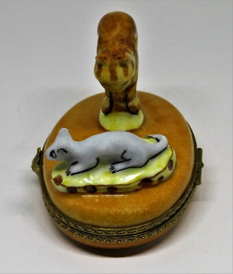 LIMOGES FRANCE BOX - VINTAGE TABBY CAT & MOUSE & SWISS CHEESE - CAT FACE CLASP